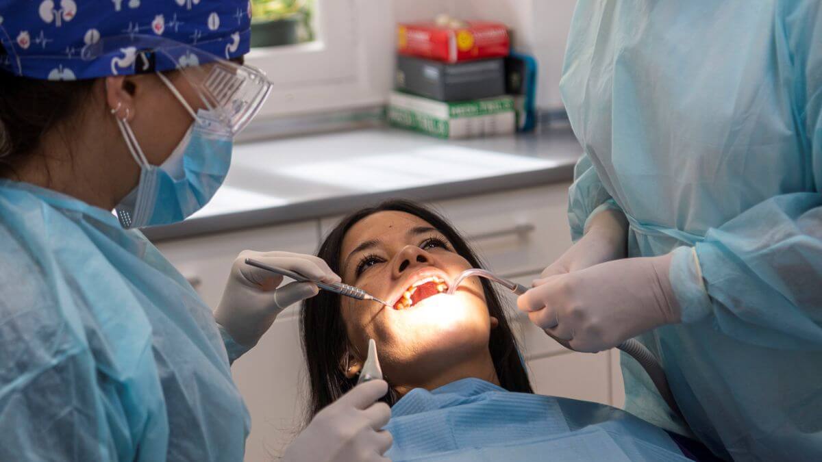 ¿Cuánto cobra un dentista de la Seguridad Social?